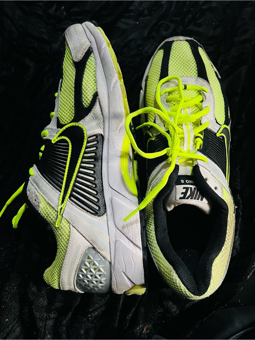 Nike Zoom Vomero 5 (Life Lime) Athletic Sneakers